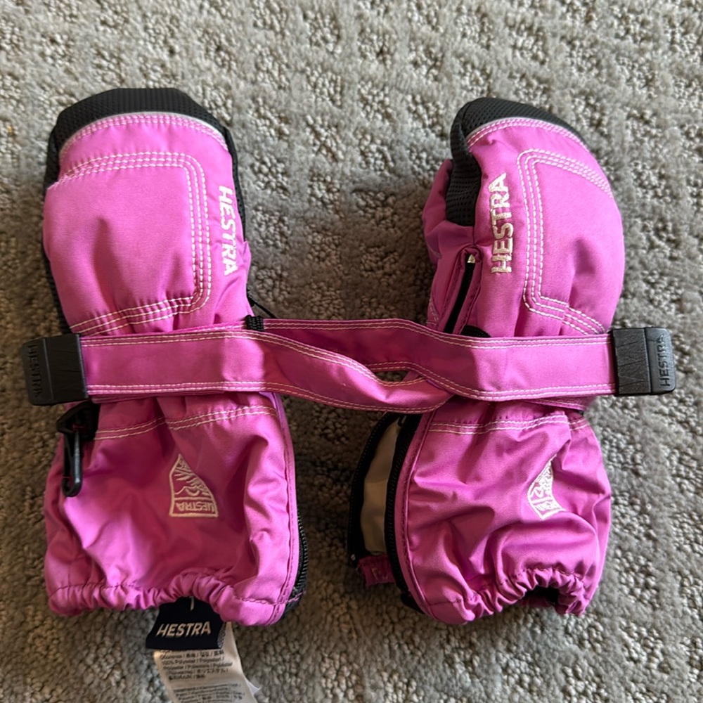 Hestra kids pink gloves